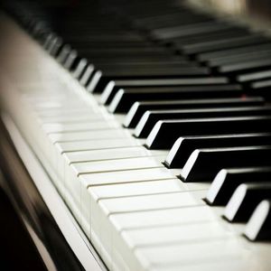 13女学生脱了内裤开始亲热
